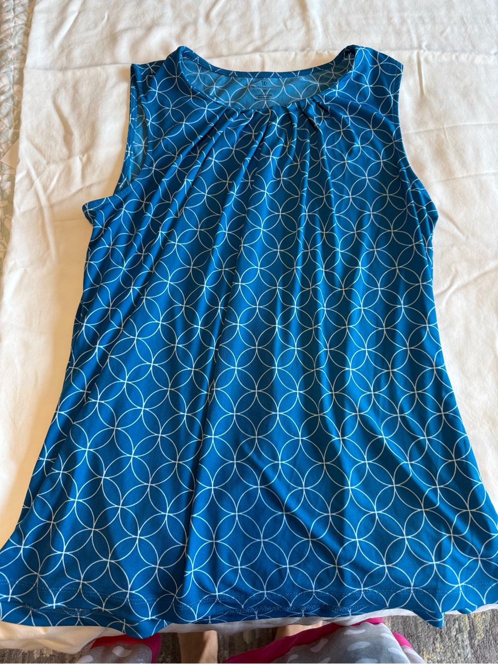 2 Kasper sleeveless blouses. Dress up or dress down. Suits, nice slacks or jeans - Picture 2 of 5